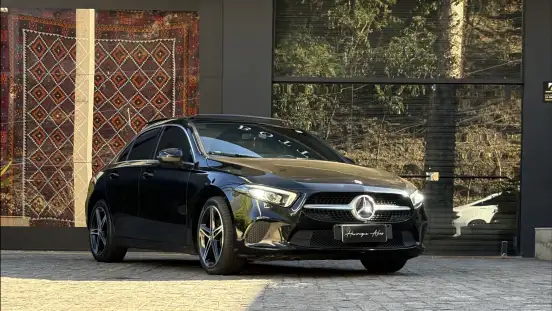 MERCEDES-BENZ-A 200-2019