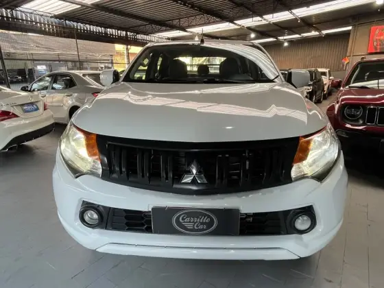 MITSUBISHI L200 TRITON 2.4 16V TURBO DIESEL SPORT GL CD 4P 4X4 MANUAL MITSUBISHI L200 TRITON 2.4 16V TURBO DIESEL SPORT GL CD 4P 4X4 MANUAL