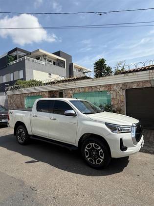 TOYOTA HILUX 2.8 D-4D TURBO DIESEL CD SR 4X4 AUTOMÁTICO
