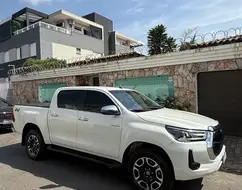 TOYOTA HILUX 2.8 D-4D TURBO DIESEL CD SR 4X4 AUTOMÁTICO TOYOTA HILUX 2.8 D-4D TURBO DIESEL CD SR 4X4 AUTOMÁTICO