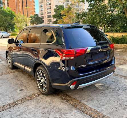 MITSUBISHI-OUTLANDER-2018