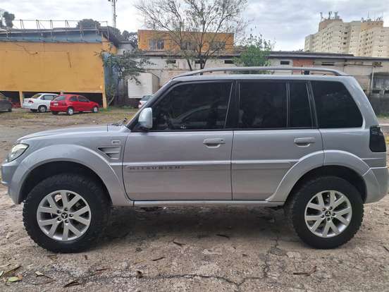 MITSUBISHI-PAJERO TR4-2010