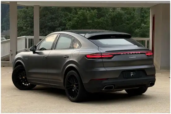 PORSCHE-CAYENNE-2021