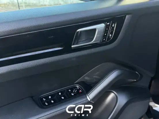 PORSCHE-CAYENNE-2020