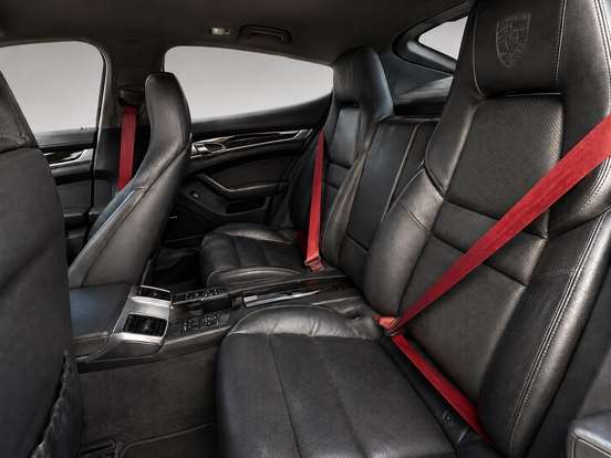 PORSCHE-PANAMERA-2011