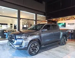 TOYOTA HILUX 2.8 D-4D TURBO DIESEL CD SRX 4X4 AUTOMÁTICO TOYOTA HILUX 2.8 D-4D TURBO DIESEL CD SRX 4X4 AUTOMÁTICO