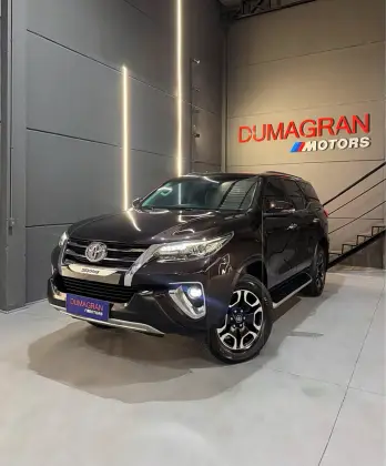 TOYOTA HILUX SW4 2.8 SRX DIAMOND 4X4 7 LUGARES 16V TURBO INTERCOOLER DIESEL 4P AUTOMÁTICO TOYOTA HILUX SW4 2.8 SRX DIAMOND 4X4 7 LUGARES 16V TURBO INTERCOOLER DIESEL 4P AUTOMÁTICO