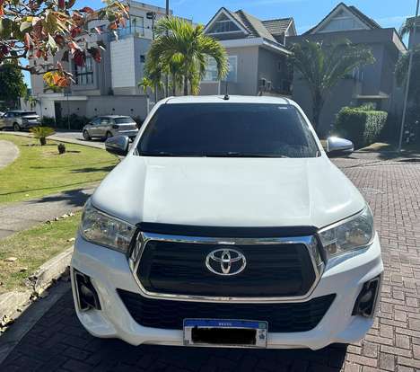 TOYOTA-HILUX-2018