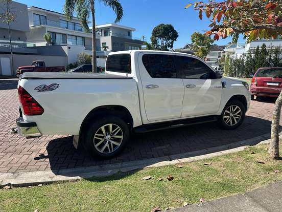 TOYOTA-HILUX-2018