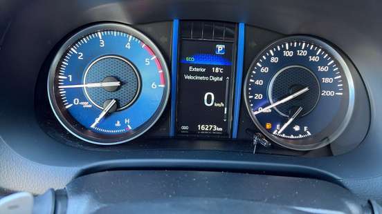 TOYOTA-HILUX SW4-2025