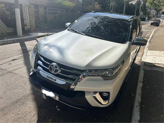 TOYOTA HILUX SW4 2.8 SRX DIAMOND 4X4 7 LUGARES 16V TURBO INTERCOOLER DIESEL 4P AUTOMÁTICO