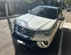 TOYOTA HILUX SW4 2.8 SRX DIAMOND 4X4 7 LUGARES 16V TURBO INTERCOOLER DIESEL 4P AUTOMÁTICO TOYOTA HILUX SW4 2.8 SRX DIAMOND 4X4 7 LUGARES 16V TURBO INTERCOOLER DIESEL 4P AUTOMÁTICO