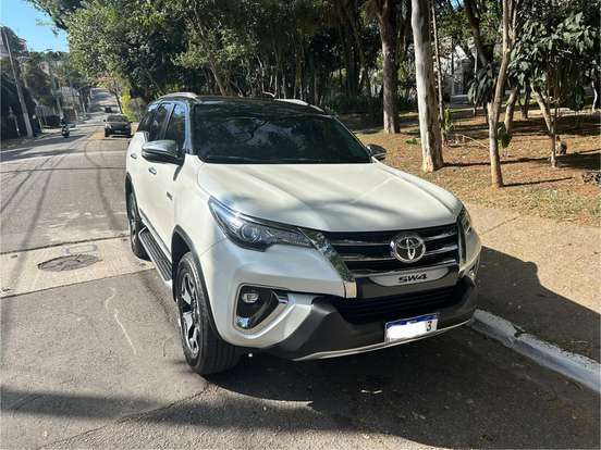TOYOTA-HILUX SW4-2.8 SRX DIAMOND 4X4 7 LUGARES 16V TURBO INTERCOOLER DIESEL 4P AUTOMÁTICO TOYOTA-HILUX SW4-2019