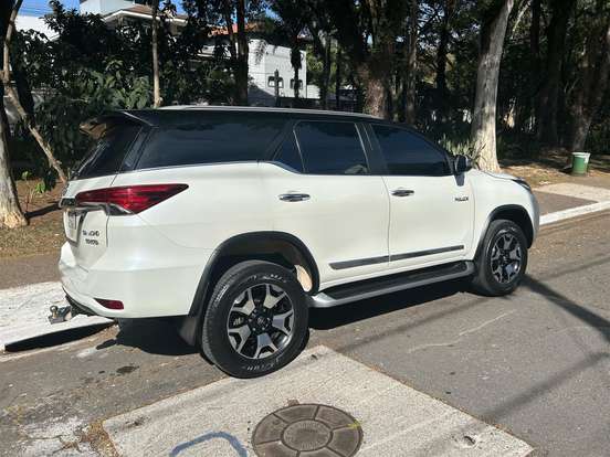 TOYOTA-HILUX SW4-2.8 SRX DIAMOND 4X4 7 LUGARES 16V TURBO INTERCOOLER DIESEL 4P AUTOMÁTICO TOYOTA-HILUX SW4-2019