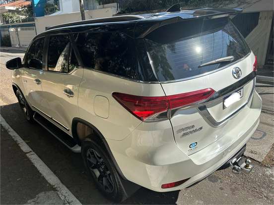 TOYOTA-HILUX SW4-2.8 SRX DIAMOND 4X4 7 LUGARES 16V TURBO INTERCOOLER DIESEL 4P AUTOMÁTICO TOYOTA-HILUX SW4-2019