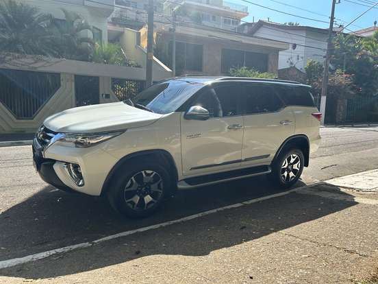 TOYOTA-HILUX SW4-2019