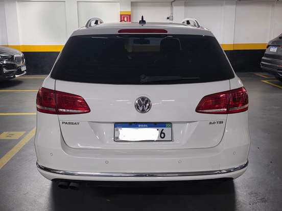 VOLKSWAGEN-PASSAT-2011