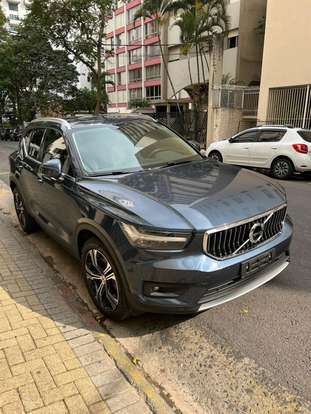 VOLVO-XC40-2021