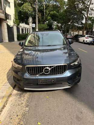 VOLVO-XC40-2021