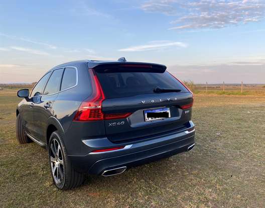 VOLVO-XC60-2020