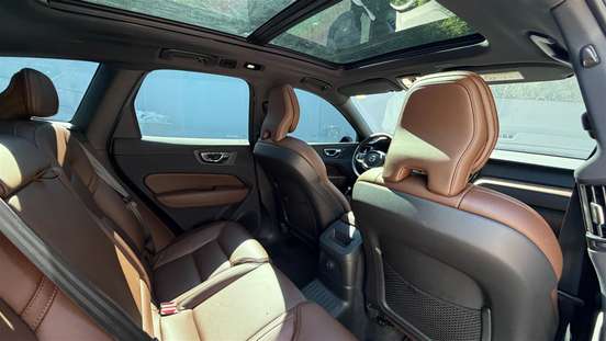 VOLVO-XC60-2022