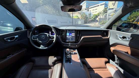 VOLVO-XC60-2022