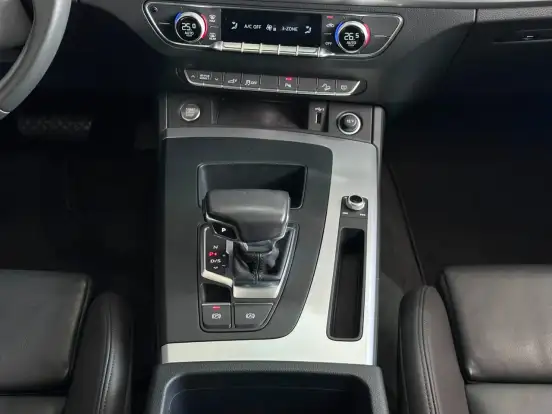 AUDI-Q5-2022
