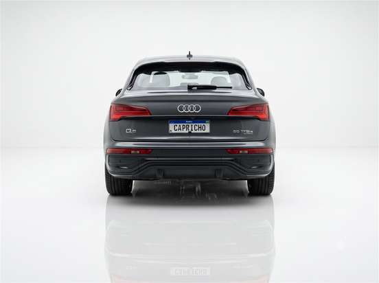 AUDI-Q5-2022