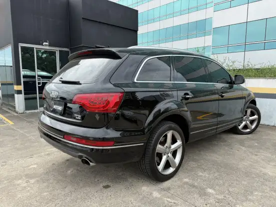 AUDI-Q7-2015