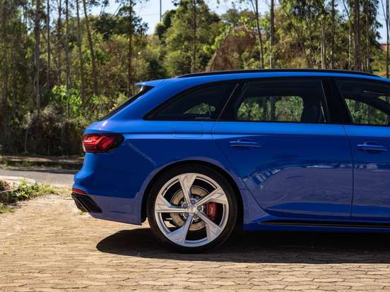 AUDI-RS4-2020