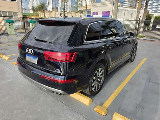 AUDI-Q7-2015