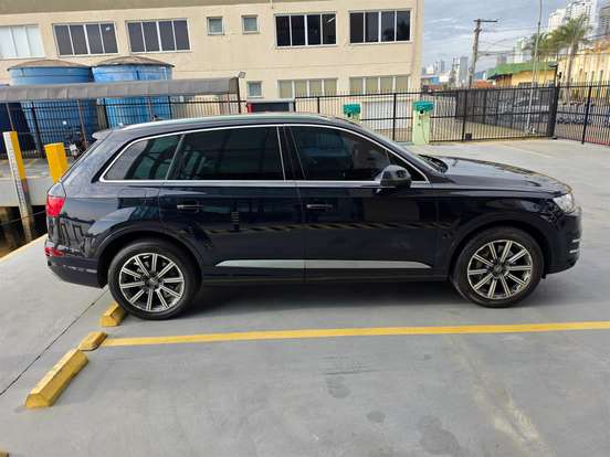AUDI-Q7-2015