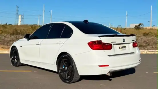 BMW-320i-2015