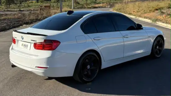 BMW-320i-2015