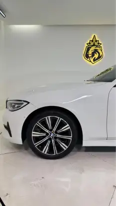 BMW-320i-2021