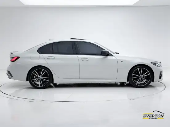 BMW-320i-2020