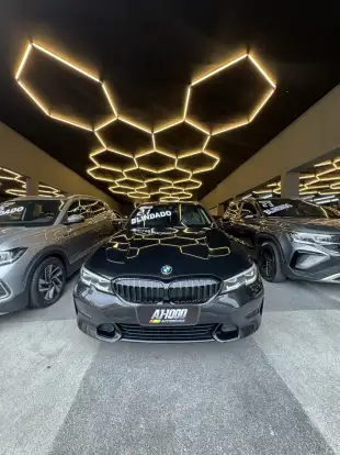 BMW-320i-2020