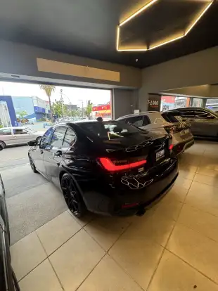 BMW-320i-2020