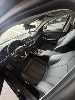 BMW-320i-2020