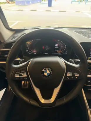 BMW-320i-2020