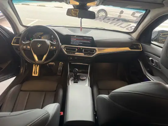 BMW-320i-2020