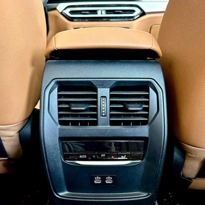 BMW-320i-2024