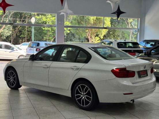 BMW-320i-2012