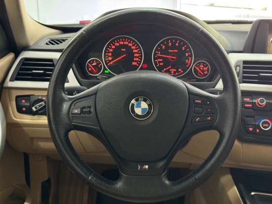 BMW-320i-2012