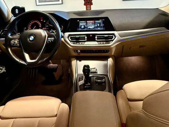 BMW-320i-2019