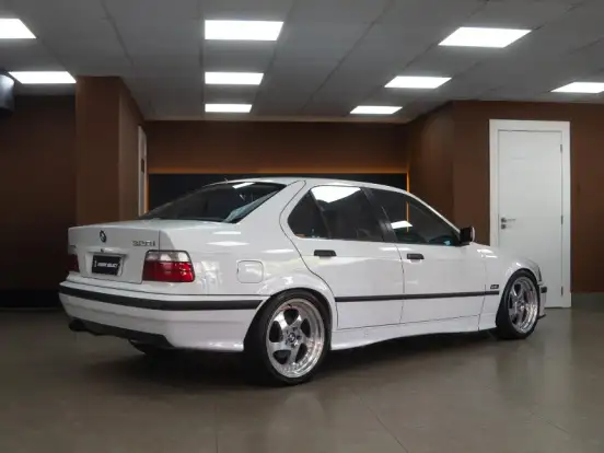BMW-328i-2.8 SEDAN 24V GASOLINA 4P AUTOMÁTICO BMW-328i-1996