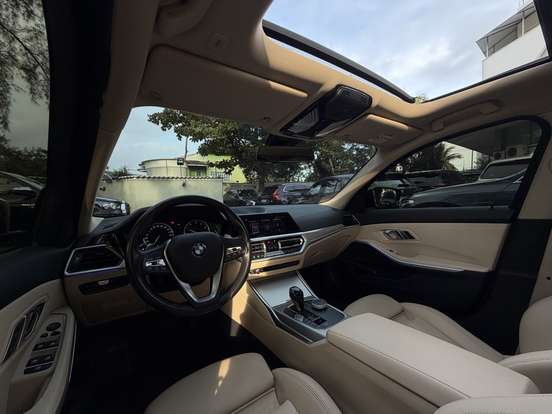 BMW-330i-2019