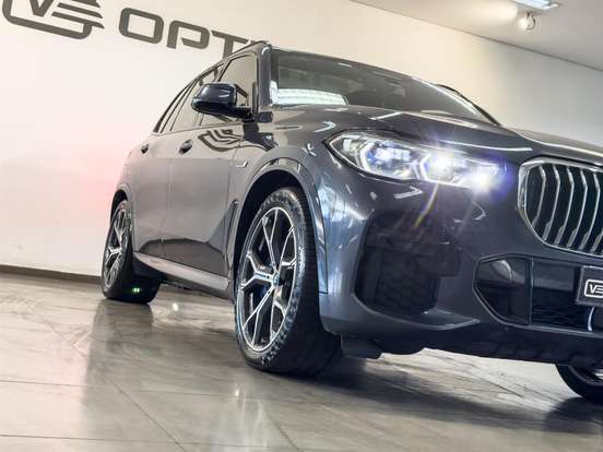 BMW-X5-2021
