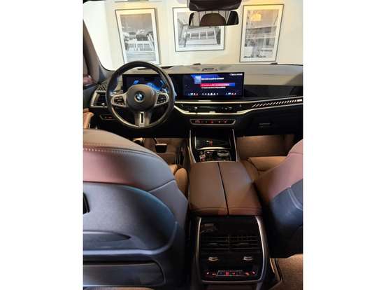 BMW-X7-2023