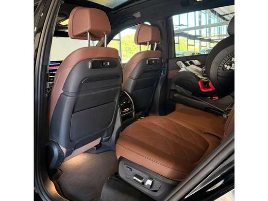 BMW-X7-2023